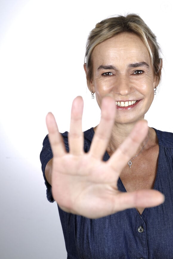 Exclusif - Portrait de Sandrine Bonnaire à Paris, le 2 octobre 2023. 2023. © Cédric Perrin/Bestimage