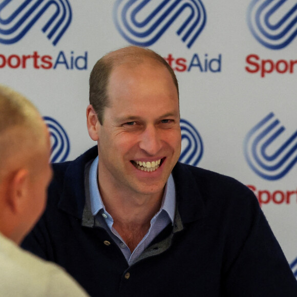 Le prince William, prince de Galles, et Catherine (Kate) Middleton, princesse de Galles, au centre sportif national de Bisham Abbey à Marlow, à l'occasion de la Journée mondiale de la Santé mentale, le 12 octobre 2023. Catherine (Kate) Middleton, princesse de Galles, portait un pansement à deux doigts de sa main droite. 