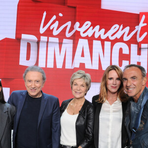 Exclusif - David Jarre, Camille Lellouche, Michel Drucker, Veronique Jannot, Geraldine Danon, Nikos Aliagas et Carole Gaessler - Enregistrement de l'émission Vivement dimanche au studio Gabriel, présentée par M.Drucker et diffusée sur France 3 le 15 octobre 2023. © Guillaume Gaffiot / Bestimage