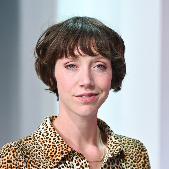 Exclusif - Sara Giraudeau - Enregistrement de l'émission Vivement dimanche au studio Gabriel, présentée par M.Drucker et diffusée sur France 3 le 15 octobre 2023. © Guillaume Gaffiot / Bestimage