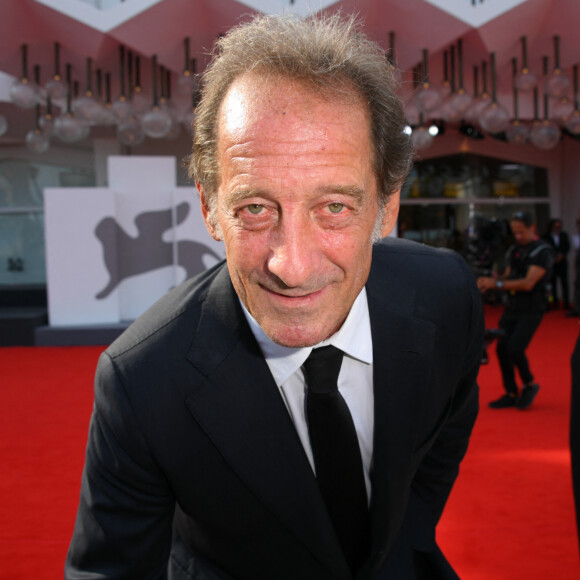 Son succès populaire ne cesse de croître.
Vincent Lindon - Red Carpet de la première de la série "D'argent et de sang" lors du 80ème festival international du film de Venise, La Mostra.