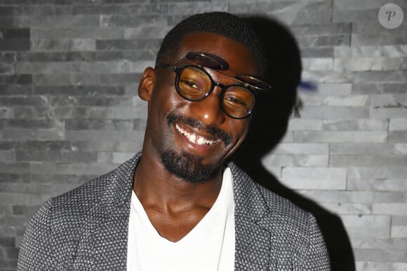 "C'est très dommage mon cher Cédric Doumbè d'arrêter de défendre la cause des femmes à la porte du cabinet de gynécologie. Mesdames, vous avez le droit d'avoir UN gynéco, oui tout est normal" 
Cédric Doumbe, Champion du Monde de Kick Boxing - Inauguration d'un nouveau studio Fitwave à Paris le 17 septembre 2019. © Gwendoline Le Goff , Panoramic , Bestimage