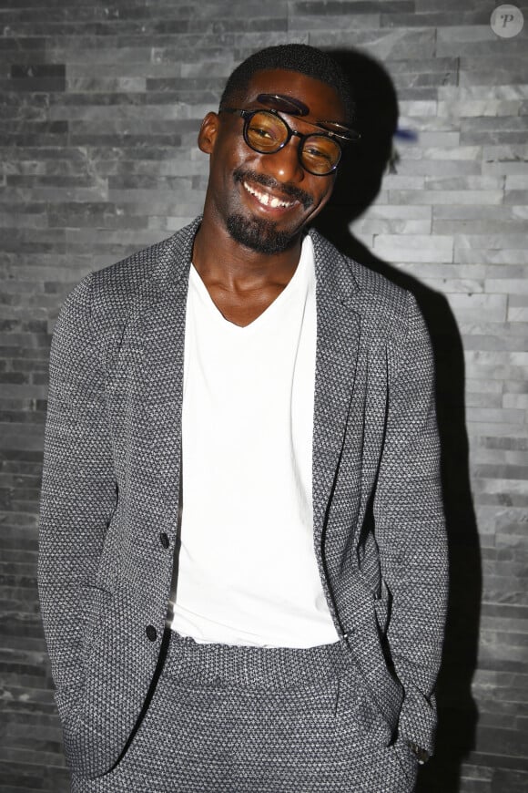 "Welcome la team 1er DEGRÉ installez vous" a répondu le sportif
Cédric Doumbe, Champion du Monde de Kick Boxing - Inauguration d'un nouveau studio Fitwave à Paris le 17 septembre 2019. © Gwendoline Le Goff , Panoramic , Bestimage
