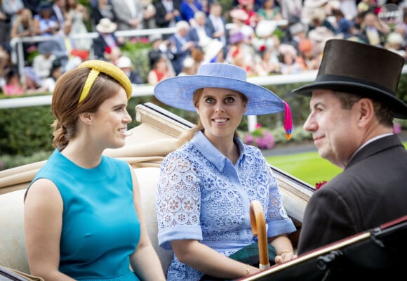La princesse Eugenie d'York, la princesse Beatrice - La famille royale d'angleterre et ses invités arrivent en carrosse sur l'hippodrome de Ascot pour assister aux courses de chevaux le 18 juin 2019. 