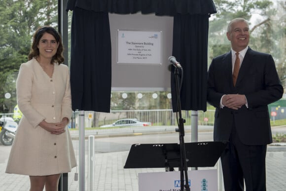 La princesse Eugenie, duchesse d'York, Le prince Andrew, duc d'York lors d'une visite l'Hôpital national orthopédique royal de Londres pour l'ouverture du nouveau bâtiment Stanmore le 21 mars 2019. 