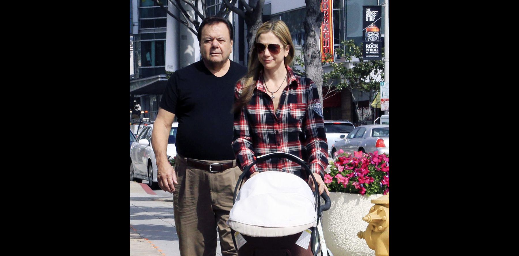 La jolie Mira Sorvino, son bébé, et Paul Sorvino père, fille et petit