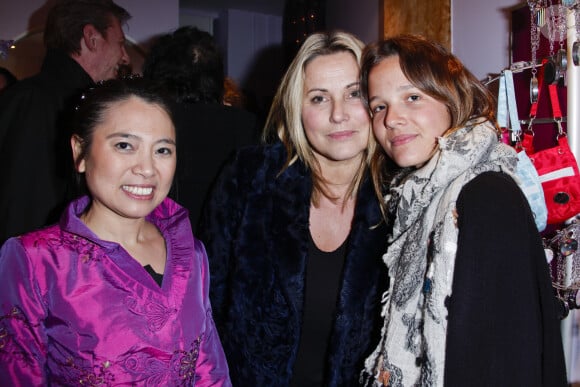 Yan, Sophie Favier et sa fille Carla-Marie - Ouverture du magasin "AY FLY" à Paris. Le 8 mars 2012