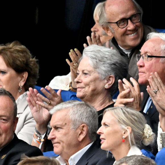Catherine (Kate) Middleton, princesse de Galles, assiste au quart de finale Angleterre-Fidji, coupe du monde de rugby 2023, au Stade Vélodrome à Marseille le 15 octobre 2023. À ses côtés Rob Briers et Bill Beaumont. © Bruno Bebert / Bestimage 