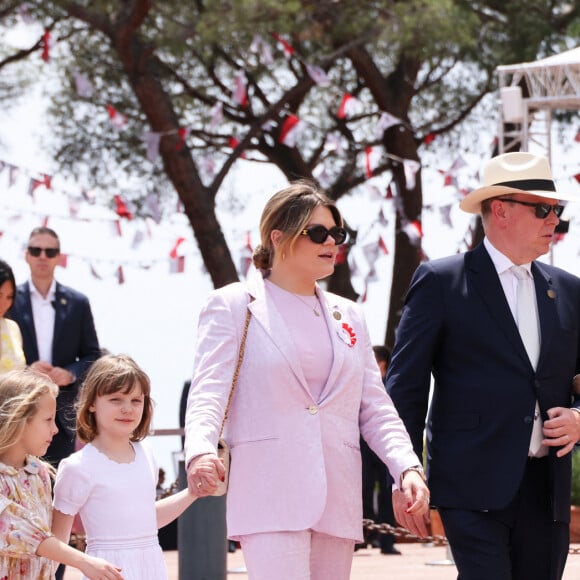 La princesse Gabriella de Monaco, comtesse de Carladès, Camille Gottlieb, Le prince Albert II de Monaco, La princesse Stéphanie de Monaco, Le prince Jacques de Monaco, marquis des Baux, et Pauline Ducruet - "Le rocher en fête" la principauté de Monaco fête le centenaire du prince Rainier III à Monaco, le 31 mai 2023. Cuma üna vota, se truvà üntra nui, sciü d'a Roca ! (Se retrouver sur le Rocher, comme au bon vieux temps) Voici une idée, initiée par le Comité, qui aurait certainement enthousiasmé le Prince Rainier III, qui ne manquait jamais une occasion de s'entourer des monégasques à chaque évènement important ou à l'occasion du traditionnel Cavagnëtu (pique-nique des monégasques), en toute convivialité ! C'est dans cet esprit de partage qu'une journée festive a été organisée sur le Rocher afin que petits et grands, monégasques et résidents, puissent se rappeler et célébrer le prince qui a régné le plus longtemps sur le Rocher, dotant la Principauté d'un modèle économique et social sans pareil, permettant à l'un des plus petits états au monde de rayonner bien au-delà de ses frontières et de pouvoir être fier de s'être étendu sur la mer grâce à un souverain visionnaire. © Jean-Charles Vinaj/Pool Monaco/Bestimage 