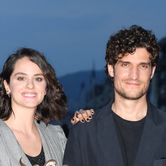 Heureusement, sa carrière a décollé désormais.
Noémie Merlant et Louis Garrel sur le tapis rouge de la cérémonie de clôture du 37ème festival du film de Cabourg (37ème journées romantiques du 14 au 18 juin 2023), à Cabourg, France, le 17 juin 2023. © Coadic Guirec/Bestimage 