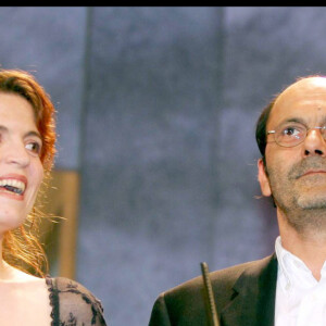 Et qui leur a valu de nombreuses récompenses.
Agnès Jaoui et Jean-Pierre Bacri - Prix du Scénario pour "Comme une image" au 57ème Festival de Cannes 2004