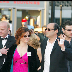 Agnès Jaoui et Jean-Pierre Bacri - Montée des marches pour le film "Comme une image" au 57ème Festival de Cannes 2004