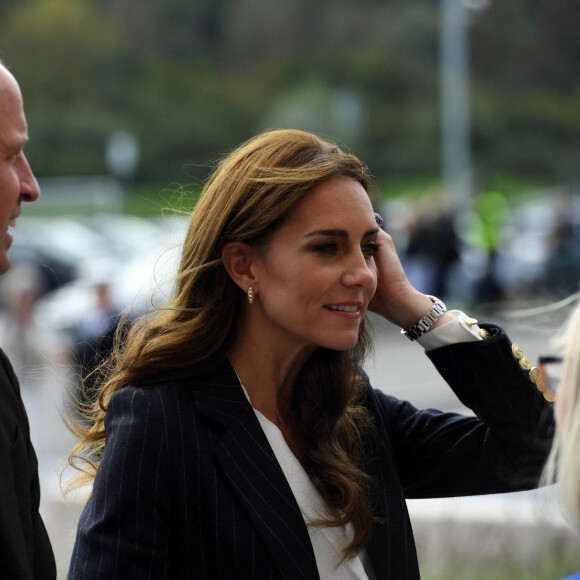 Le prince William, prince de Galles, et Catherine (Kate) Middleton, princesse de Galles, lors d'une visite au lycée Fitzalan de Cardiff, le 3 octobre 2023. Le couple princier est venu pour en apprendre davantage sur les cours professionnels proposés par l'école. 