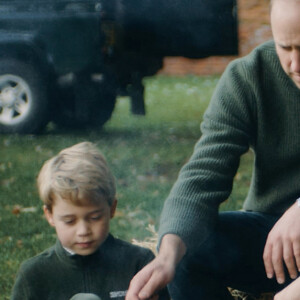 Le prince William, duc de Cambridge, et Catherine (Kate) Middleton, duchesse de Cambridge, avec leurs enfants, le prince George de Cambridge et la princesse Charlotte de Cambridge - Le Duc et la Duchesse de Cambridge publient une vidéo privée en famille dans le Norfolk et dans leur résidence de Anmer Hall avec leurs 3 enfants pour marquer leur 10 ème anniversaire de mariage. Crédit obligatoire :Will Warr / Duke and Duchesse of Cambridge / Kensington Royal via Bestimage 