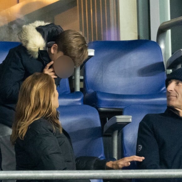 Nicolas Canteloup en famille dans les tribunes lors de la demi-finale de la Coupe du Monde de Rugby opposant l'Argentine à la Nouvelle Zélande (6 - 44) au Stade de France à Saint-Denis, France. © Cyril Moreau/Bestimage