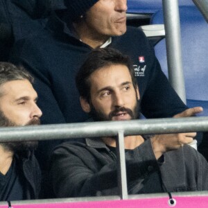 Nicolas Canteloup en famille dans les tribunes lors de la demi-finale de la Coupe du Monde de Rugby opposant l'Argentine à la Nouvelle Zélande (6 - 44) au Stade de France à Saint-Denis, France. © Cyril Moreau/Bestimage