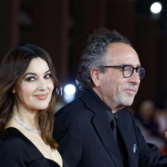 Ils forment un couple depuis un an, et leur rencontre au Festival Lumière de Lyon, où elle lui avait remis un prix et où tous les deux avaient eu un coup de foudre. 
Monica Bellucci, Tim Burton à la première du film "Maria Callas, Lettres et Mémoires" lors du 18ème Rome International Film Festival, à l'auditorium Parco Della Musica de Rome, Italie, le 20 octobre 2023. © SGP/Bestimage