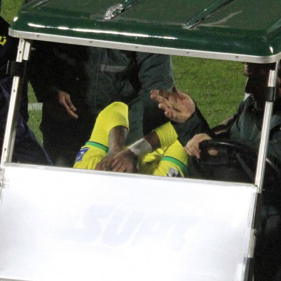 Neymar se blesse pendant le match du Brésil.