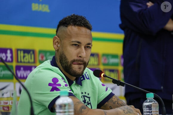 Neymar répond aux rumeurs

Neymar Jr. conférence de presse à Belem.