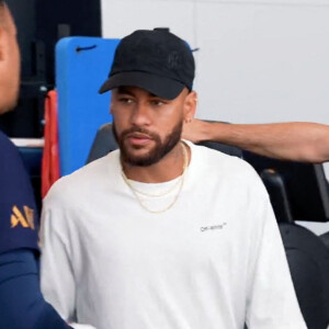Neymar a tenu à répondre à ces accusations
 
Les adieux de Neymar, qui vient de signer en Arabie saoudite au club de Al-Hilal, à ses anciens coéquipiers ( dont Kylian Mbappé) au campus du PSG à Poissy le 17 août 2023. © PSG Twitter via Bestimage