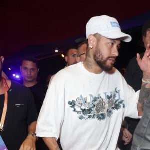 "Je crois toujours en un avenir sans fake news", conclut Neymar
 