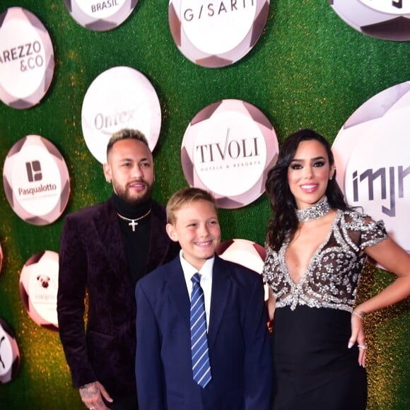 Neymar avec son fils Davi Luca et sa compagne, Bruna Biancardi. Photocall de la soirée caritative au bénéfice de l'association de Neymar Jr. "l'Instituto Projeto", son institut pour les enfants défavorisés, à Sao Paulo.