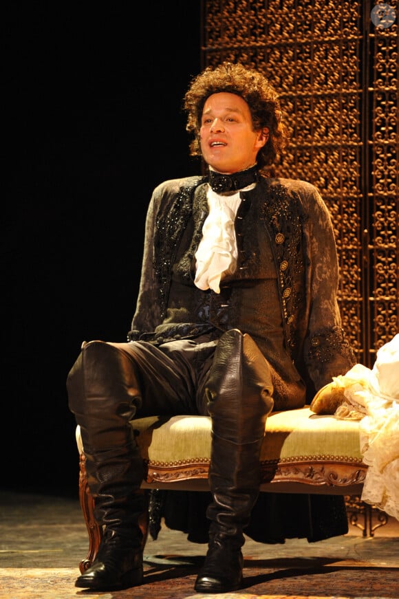 Ce dernier venait d'être diagnostiqué comme porteur du syndrome de Gilles de la Tourette.
Guillaume Cramoisan au théâtre de la Pépinière à Paris en juin 2012.