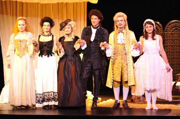 Julie Judd, Fanny Gilles, Françoise Pavy, Guillaume Cramoisan et jean-marie Galey au théâtre de la Pépinière à Paris en juin 2012.