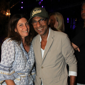 Manu Katché et sa femme Laurence en soirée au "VIP Room" de Saint-Tropez, le 25 juillet 2021. © Philippe Baldini/Bestimage 