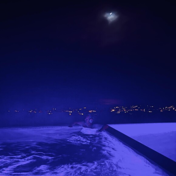 Ironie du sort, sa derière photo Instagram a été prise depuis son jacuzzi.