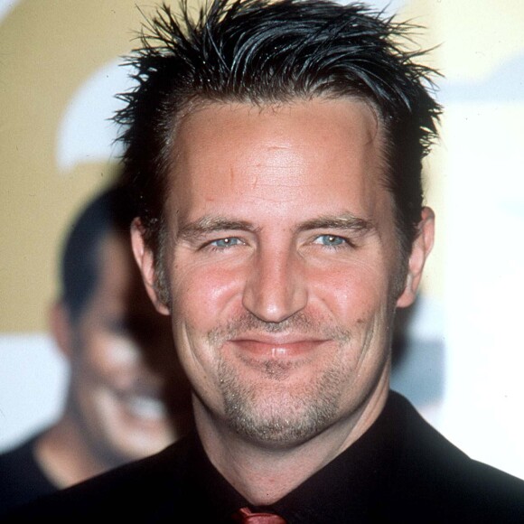 Selon lui, il y avait d'autres choses plus importantes à souligner
Matthew Perry sort un livre autobiographique "Friends, Lovers and the Big Terrible Thing" le 1 er novembre et confie avoir failli mourir -