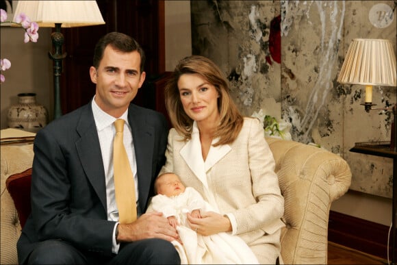 Felipe VI d'Espagne, Letizia d'Espagne et leur fille, la princesse Leonor - Présentation à la presse le 7 novembre 2005.