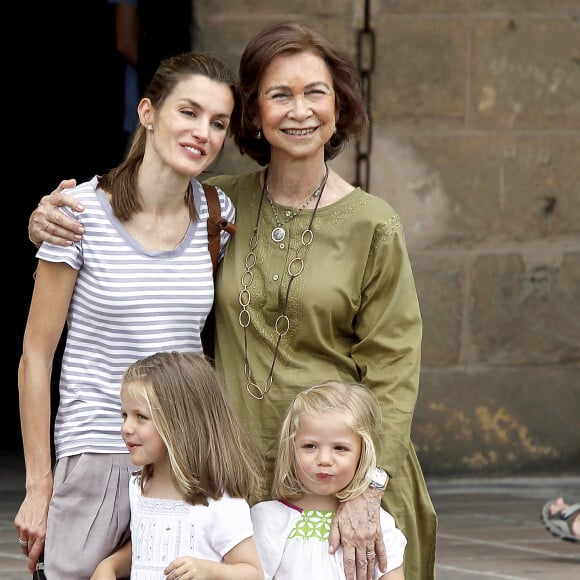 Letizia d'Espagne, Sofia d'Espagne et les jeunes princesses Leonor et Sofia d'Espagne - Vacances à Majorque le 4 août 2010. 