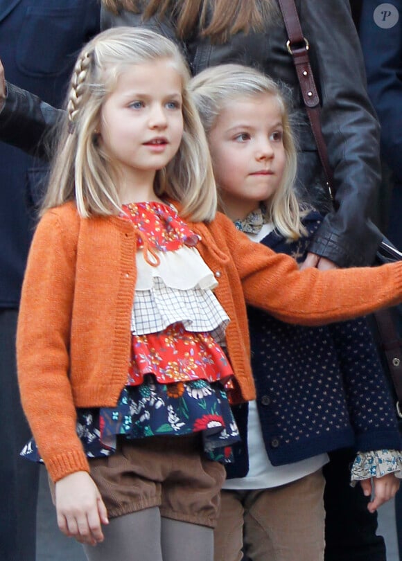 Sofia et Leonor - La famille royale d'Espagne rend visite au roi Juan Carlos a l'hopital San Jose de Madrid en Espagne le 25 Novembre 2012. 