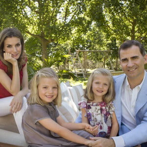 Photos officielles de la princesse Letizia d'Espagne, le prince Felipe et leurs deux filles, le 14 septembre 2012.