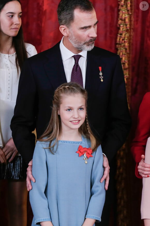 Le roi Felipe VI, la princesse Leonor - La famille royale d'Espagne lors de la cérémonie de remise de la Toison d'Or à l'héritière du trône au palais royal à Madrid. Le 30 janvier 2018 