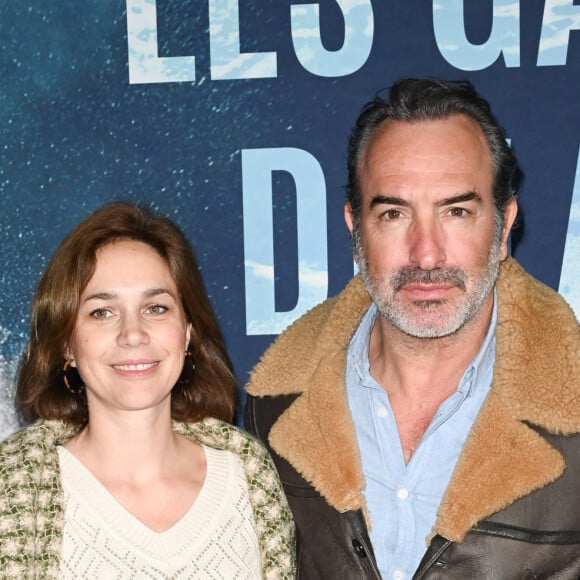 Jean Dujardin et sa compagne Nathalie Péchalat à la première du film "Les gardiennes de la planète" au cinéma Pathé Wepler à Paris, France, le 12 février 2023. © Coadic Guirezc/Bestimage 