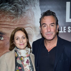 Exclusif - Jean Dujardin et sa femme Nathalie Péchalat - Photocall - Spectacle symphonique Claude Lelouch "D'un film à l'autre" au Palais des Congrès de Paris le 14 novembre 2022. Pour Fêter ses 85 ans et 60 de carrière, Claude Lelouch a créé un ciné-concert, "Claude Lelouch - D'un film à l'autre", dans lequel la musique de ses films est jouée par l'orchestre philharmonique de Prague, au Palais des Congrès à Paris. Sur le gâteau, son chiffre fétiche : 13 car 85 ans (8+5 = 13). Claude Lelouch associe le 13 à toute sa vie professionnelle : sa société "Les films 13" et son cinéma, le "Club 13. © Moreau / Rindoff / Bestimage 