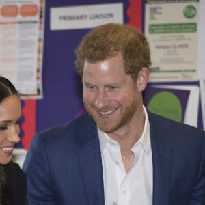 Le prince Harry et sa fiancée Meghan Markle visitent l'académie de Nottingham à l'occasion de la journée mondiale de la lutte contre le Sida à Nottingham lors de leur première visite officielle depuis leurs Fiançailles à Nottingham le 1er decembre 2017. 