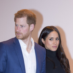 Le prince Harry et sa fiancée Meghan Markle visitent l'académie de Nottingham à l'occasion de la journée mondiale de la lutte contre le Sida à Nottingham lors de leur première visite officielle depuis leurs Fiançailles à Nottingham le 1er decembre 2017. 