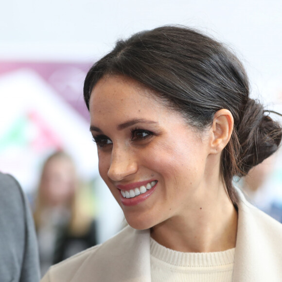 Meghan Markle visite le centre Eikon à Belfast le 23 mars 2018.