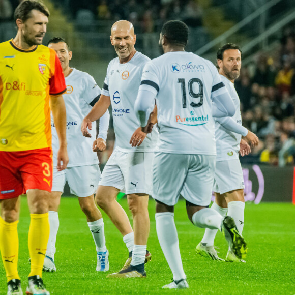 Zinedine Zidane - Match caritatif entre les anciens du RC Lens et la Team Légendes (4 - 3), au profit de l'association "Un sourire, un espoir pour la vie", à Lens, le 31 octobre 2023. Des influenceurs et créateurs de contenu entre autres ont également participé à cette rencontre. © Baptiste Autissier / Panoramic / Bestimage