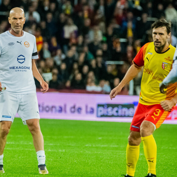 Zinedine Zidane était au stade Bollaert pour un match caritatif
 
Zinedine Zidane - Match caritatif entre les anciens du RC Lens et la Team Légendes (4 - 3), au profit de l'association "Un sourire, un espoir pour la vie", à Lens, le 31 octobre 2023. Des influenceurs et créateurs de contenu entre autres ont également participé à cette rencontre. © Baptiste Autissier / Panoramic / Bestimage