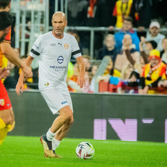 Zinedine Zidane - Match caritatif entre les anciens du RC Lens et la Team Légendes (4 - 3), au profit de l'association "Un sourire, un espoir pour la vie", à Lens, le 31 octobre 2023. Des influenceurs et créateurs de contenu entre autres ont également participé à cette rencontre. © Baptiste Autissier / Panoramic / Bestimage