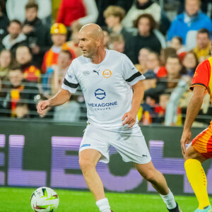 Zinedine Zidane - Match caritatif entre les anciens du RC Lens et la Team Légendes (4 - 3), au profit de l'association "Un sourire, un espoir pour la vie", à Lens, le 31 octobre 2023. Des influenceurs et créateurs de contenu entre autres ont également participé à cette rencontre. © Baptiste Autissier / Panoramic / Bestimage