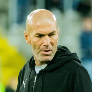 Zinedine Zidane - Match caritatif entre les anciens du RC Lens et la Team Légendes (4 - 3), au profit de l'association "Un sourire, un espoir pour la vie", à Lens, le 31 octobre 2023. Des influenceurs et créateurs de contenu entre autres ont également participé à cette rencontre. © Baptiste Autissier / Panoramic / Bestimage