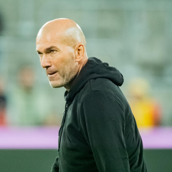 Zinedine Zidane - Match caritatif entre les anciens du RC Lens et la Team Légendes (4 - 3), au profit de l'association "Un sourire, un espoir pour la vie", à Lens, le 31 octobre 2023. Des influenceurs et créateurs de contenu entre autres ont également participé à cette rencontre. © Baptiste Autissier / Panoramic / Bestimage