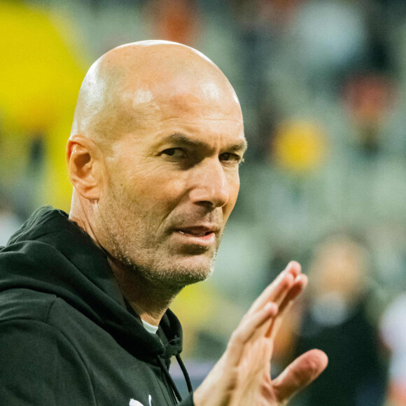 Zinedine Zidane - Match caritatif entre les anciens du RC Lens et la Team Légendes (4 - 3), au profit de l'association "Un sourire, un espoir pour la vie", à Lens, le 31 octobre 2023. Des influenceurs et créateurs de contenu entre autres ont également participé à cette rencontre. © Baptiste Autissier / Panoramic / Bestimage