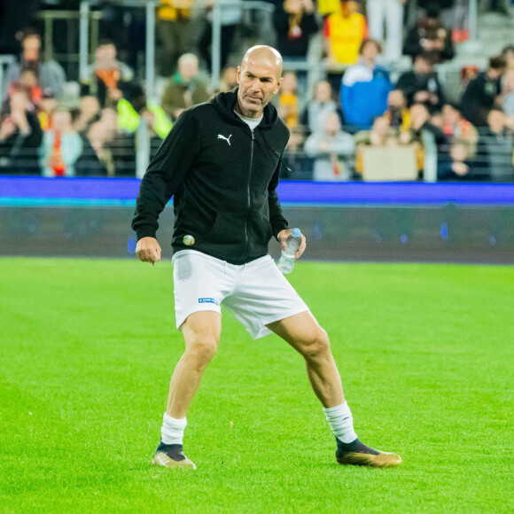 Zinedine Zidane - Match caritatif entre les anciens du RC Lens et la Team Légendes (4 - 3), au profit de l'association "Un sourire, un espoir pour la vie", à Lens, le 31 octobre 2023. Des influenceurs et créateurs de contenu entre autres ont également participé à cette rencontre. © Baptiste Autissier / Panoramic / Bestimage