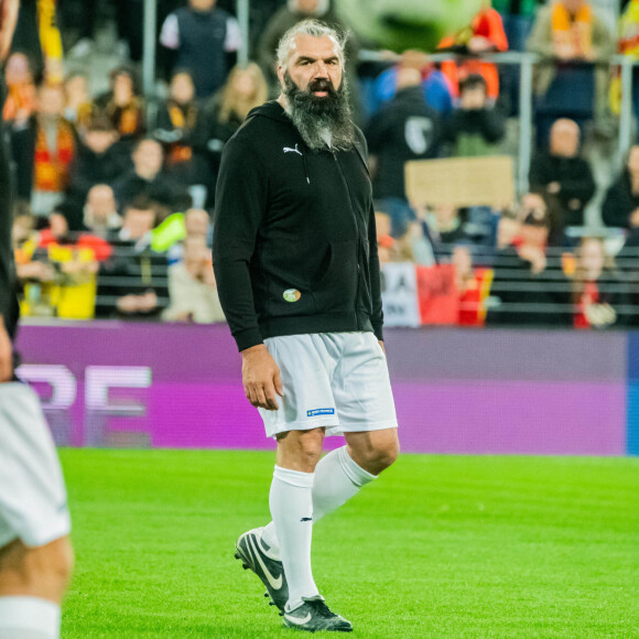 Sebastien Chabal - Match caritatif entre les anciens du RC Lens et la Team Légendes (4 - 3), au profit de l'association "Un sourire, un espoir pour la vie", à Lens, le 31 octobre 2023. Des influenceurs et créateurs de contenu entre autres ont également participé à cette rencontre. © Baptiste Autissier / Panoramic / Bestimage